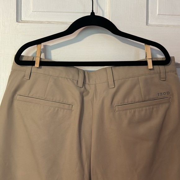 Izod Golf  Classic Flat Front Tan Shorts Size 33 100% polyester - Picture 8 of 8